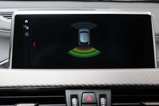 BMW X2 sDrive20i High Executive M Sport Pakket Automaat  / Navigatiesysteem Plus / Leder / Panoramadak / Stoelverwarming / LED / Harman Kardon / 19 Inch / Head-Up Display / Parkeersensoren voor+achter / Climate Control / Shadow Line / 42