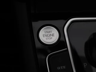 Volkswagen Passat 1.4 TSi 218 Pk PHEV GTE Business | Panoramadak | Camera | Adaptive Cruise | Stoelverwarming | Navigatie | CarPlay | 17 Inch | 73.094 Km !! / 34