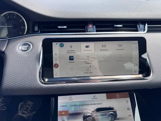 Land Rover Range Rover Evoque 1.5 P300E S AWD R-Design Panoramadak Camera Stoelverwarming Carplay Meridian / 45