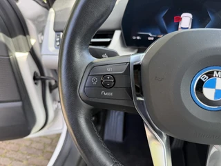 BMW iX1 xDrive30 Launch Edition 67 kWh | HUD | 360 | Keyless | BTW | LED | / 11