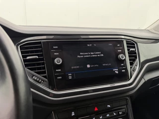 Volkswagen T-Roc 1.5 TSI Sport | Trekhaak | Adaptive Cruise | Stoelverwarming | Digital Dash | CarPlay / 22