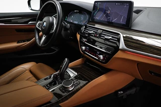 BMW 5-serie Touring 540i xDrive M-Sport | Facelift | PANORAMADAK | 360 CAMERA | TREKHAAK / 5