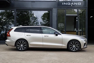Volvo V60 T6 AWD Plus Dark / 4