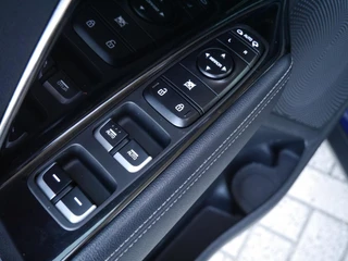 Kia Niro 1.6 GDi Hybrid ExecutiveLine | Automaat | Dodehoek detectie | Adaptieve Cruise | Stoelverwarming | Lederenbekleding | Camera | Xenon verlichting | Parkeersensoren | Navigatie / 18