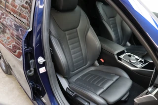 BMW 3 Serie Touring 330e High Executive M Sport Pakket Automaat  / Live Cockpit Professional / SOH 93 % / Driving Assistant / Panoramadak / Trekhaak / Leder / Harman Kardon / Innovation Pack / Parking Assistant / Travel Pack / Curved Display / 19 Inch / Shadow Line / 22