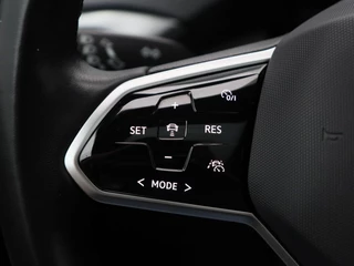 Volkswagen ID.4 First Max 77 kWh | Stoel/Stuurverwarming | Panorama dak | IQ Light | 360 Camera | Adaptive cruise | 21 Inch / 26