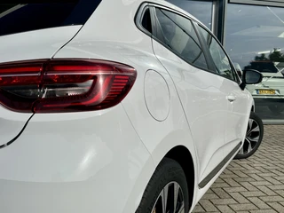 Renault Clio 1.0 TCe 90 Evolution  | Lichtmetaal | Parkeersensoren | Dodehoek | Navigatie | Airco | Cruise Control | Chrome Pakket | Elektrische Ramen | Getint Glas | NL Auto | BTW Auto | Apple CarPlay/Android Auto / 35