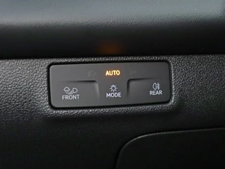 Volkswagen T-Roc 1.5 eTSI R-Line Elek. Trekhaak | Stuur-/stoelverwarming | Verlichte logo's / 25