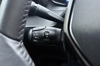 Peugeot 2008 1.2 Turbo 100 Allure | Apple carplay/Android auto | Automatische Airco | Cruise control | Parkeersensoren V+A | Lichtmetalen velgen 17'' | / 20