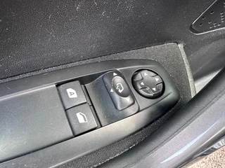 Peugeot 2008 1.2 Puretech Active Goed onderhouden ''Trekhaak - PDC - Infotainment '' / 22