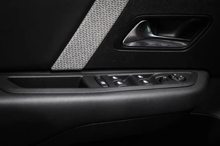 Citroen C4 1.2 Puretech Feel Pack | COLOR GLOSSY BLACK PACK | HALF LEDER | STOELVERWARMING | DAB | CAMERA / 25