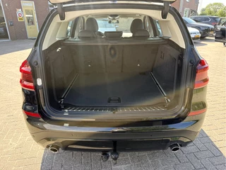 BMW X3 sDrive18d 150pk High Executive  Leer, Navi, Trekhaak / 19