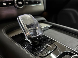 Volvo XC90 2.0 T8 Plug-in AWD Ultra Dark | Massage | Luchtvering | 22Inch | 7-Pers. | Pano |360°|H & K |Head-Up|Elektr Trekhaak / 11
