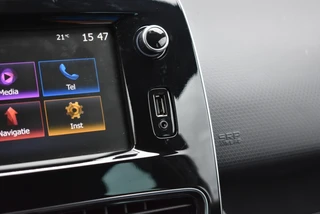 Renault Clio 0.9 TCE LIMITED CARPLAY / DEALER ONDERHOUDEN / 33