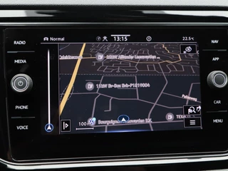Volkswagen T-Roc 1.5 TSi 150 Pk Automaat Sport Business R-Line | Black Style | Camera | Stoelverwarming | Adaptive Cruise | Navigatie | CarPlay | Climatronic | 18 Inch | 89.335 Km !! / 26