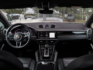 Porsche Cayenne Coupé 3.0 E-Hybrid Pano Achterasbesturing Krijtgrijs Luchtvering Softclose Stoelkoeling SOH 88,7% / 2