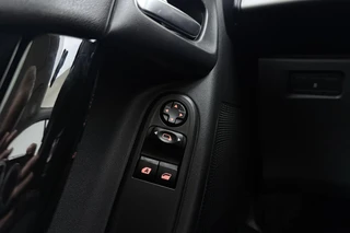 Citroen C3 1.2 PureTech Feel Edition Afkomstig van 1e eigenaar! l Climate Control l Cruise Control l Trekhaak l Elektrische ramen voor + spiegels l LED dagrij verlichting l ESP l ABS / 17