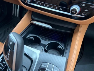 BMW 5-serie Touring 530e Executive M-SPORT - LEER - ACC - STOELVERWARMING / 34