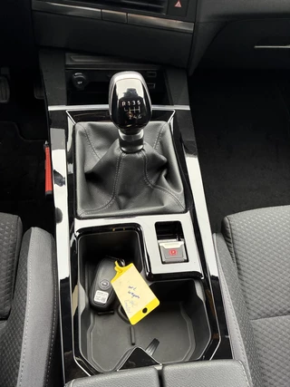 Opel Astra 1.2 Turbo 110pk Business Edition | Navigatie | Achteruitrijcamera |  Adapt. Cruise control | Stoel & stuurverwarming | AGR Comfortstoel | Keyless | Parkeersensoren / 38