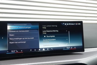 BMW i4 eDrive40 M Sport Edition 84 kWh Comfort Pack | Trekhaak | Schuifdak | / 32