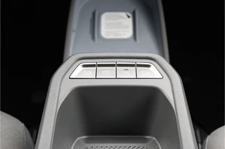 Kia EV3 Plus 81.4 kWh  - Prijs incl. €3.000,- inruilpremie - Stoel/Stuur Verwarming - Climate Control - Draadloze oplader - Navigatie - Fabrieksgarantie tot 06-2033 / 45