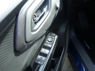 Suzuki e VITARA Style 61 kWh Elektrische bestuurdersstoel, Panoramadak, Half lederen bekl. 360 graden camera, Stuur verwarming / 13