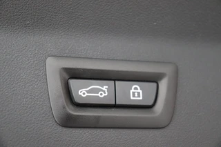 BMW iX3 High Executive 80 kWh Automaat  / Driving Assistant Professional / SOH 97% / Live Cockpit Professional / Trekhaak / Panoramadak / Adaptief Onderstel / Leder / Harman Kardon / Shadow Line / Head-Up Display / Adaptieve LED-koplampen / DAB / 20 Inch / 48