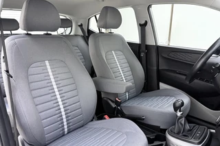 Hyundai i10 1.0 Premium | Camera | Parkeersensoren | Climate control | Weinig kilometers | Cruise control | DAB Radio / 14