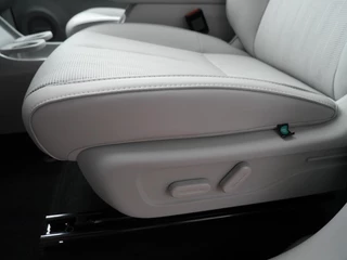 Leapmotor B10 Design ProMax 67.1 kWh Licht interieur | Wltp 434km | 750kg trekgewicht | Stoel en stuur verwarming | 360 graden camera | Lederen bekleding | Panoramadak | Led | Regensensor | Sfeerverlichting | Elektrisch verstelbare voorstoelen / 17