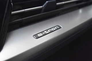 Audi Q4 e-tron 40 Launch edition Advanced 77 kWh MATRIX LED / 42