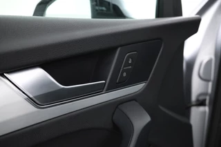 Audi Q5 Sportback 55 TFSI e S edition  Electrische trekhaak, Apple carplay / Android auto, Panorama dak, S line! / 19