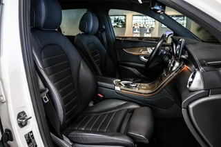 Mercedes GLC-klasse 350e 4MATIC AMG Premium Plus|Pano|verkoeling|Trekhaak|Leder / 21
