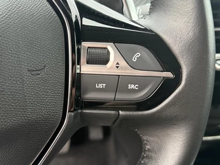 Peugeot 208 1.2 Hybrid 110 e-DCS6 Allure / 18