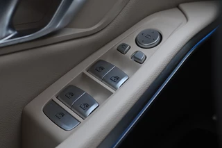 BMW 3 Serie Touring 330e M-Sport Shadow Line  Pano/Laser LED/Leder/360/Keyless/Headup/ACC/Dodehoek / 31