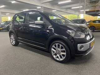 Volkswagen Up! 1.0 cross up! BlueMotion/ Nederlandse auto/ 5 deurs/ Parkeersensoren voor en achter/ Bluetooth / Airco / 8