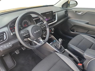 Kia Stonic 1.0T MHEV GT-PlusLine | Schuifdak | Stoel en stuurverwarming | Navigatie | Camera | Climate control | Cruise control | Getinte ramen achter | Parkeersensoren voor en achter | / 17