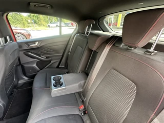 Ford Focus 1.0 EcoBoost Hybrid ST Line X  | Adapt. Cruise | Apple/Android | Stuur- en stoelverwarming | Keyless | PDC v+a incl. camera / 119
