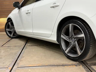 Volvo V60 1.6 T4 R-Design | Navi | Trekhaak | 180PK | Winter Pack | High Performance Audio | Leder/Alcantara / 37