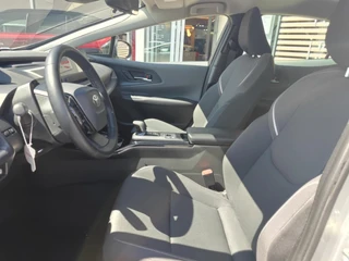 Toyota Prius 2.0 Plug-in Hybrid 220 PARK-SENSOREN BLIND-SPOT KEYLESS STOEL/STUURVERW CAMERA APPLE/ANDROID DAB+ LM-VELGEN AD-CRUISE ELEK-ACHTERKLEP / 19