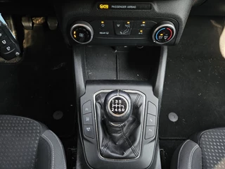 Ford Focus Wagon 1.0 EcoBoost NAVI TEL LM PDC CAMERA / 20