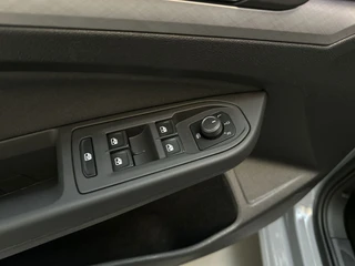 Volkswagen Golf Variant 1.0 eTSI DSG Life Sfeerverlichting Navigatie Parkeersensoren Camera / 19