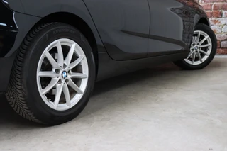 BMW 2 Serie Active Tourer 220i Executive Automaat  / Navigatiesysteem / Adaptieve LED koplampen / Hifi / Stoelverwarming / 16 Inch / Parkeersensoren voor+achter / Bluetooth / Cruise Control / Elektrische Achterklep / Verstelbare Achterbank / 7