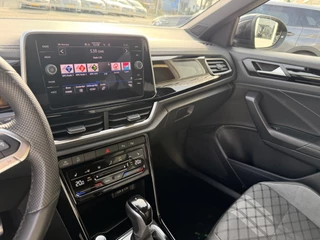 Volkswagen T-Roc 1.5 TSI R-Line Edition  | LED | Keyless | Virtual Cockpit | Apple/Android | Adapt Cruise | PDC v+a incl. camera / 68