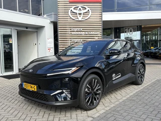 Toyota C-HR+ First Edition 77 kWh NIEUW DIRECT LEVERBAAR! STOEL/STUURVERW 20'' LM-VELGEN BLIND SPOT EL-ACHTERKLEP WARMTEPOMP NAVI PARK-SENSOREN CAMERA CLIMA APPLE/ANDROID