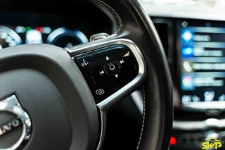 Volvo XC60 2.0 T8 Twin Engine AWD R-Design | Pano | Trekhaak zwenkbaar | Navi | Cam / 14