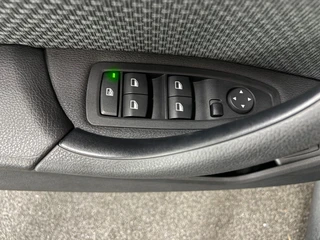 BMW X1 SDrive18i Executive/ NL auto/ Automaat/ Parkeersensoren / 11