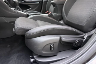 Opel Astra 1.4 Innovation Automaat | Navigatie | Camera | AGR Stoelen | Keyless | Climate control | Lichtmetalen velgen | Cruise control / 19