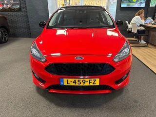 Ford Focus 1.5 Red Edition / navi / cruisecontrol / nieuwe motor / super nette staat / 4