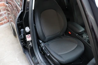 MINI Clubman Cooper Business  / Navigatiesysteem / Bluetooth / Airconditioning / Audio / 17 Inch / Cruise Control / 17