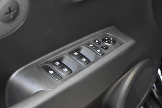 HYUNDAI Inster 42 kWh E-Motion  | Adaptieve Cruise + Climate Control I Navi + Camera / 19